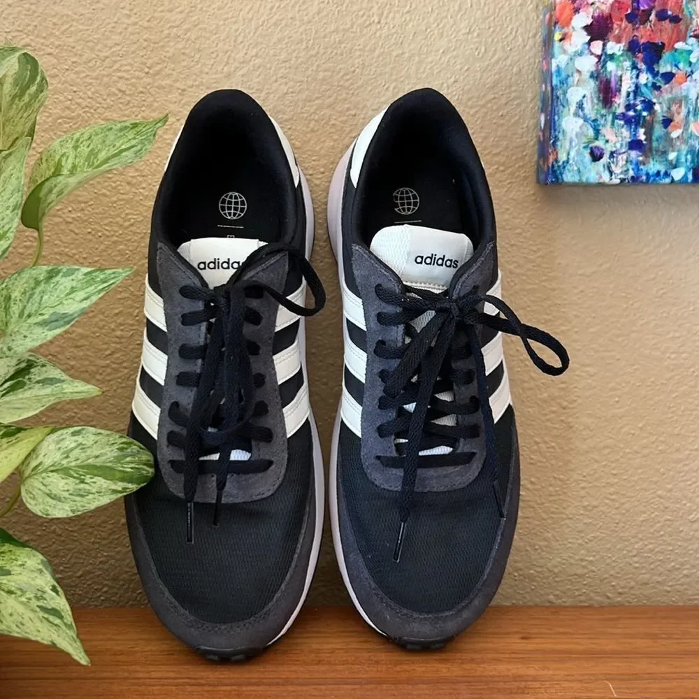 EUC Adidas Run 70s Women’s Sneakers‎ 9